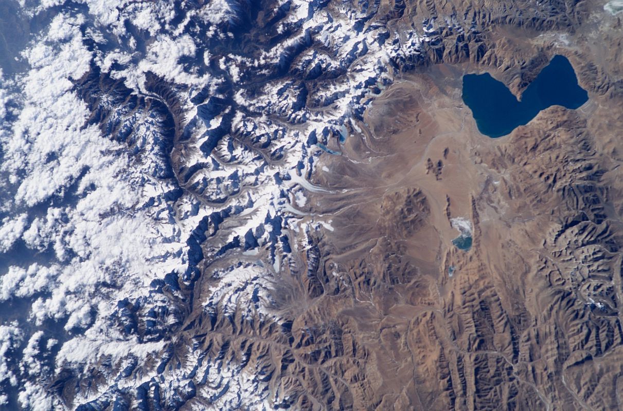 Shishapangma 02 01 Nasa ISS006-E-13650 From Above Nasa has some excellent photos of Shishapangma and the surrounding mountains. ISS006-E-13650 was taken on 2002-12-28. Peiku Tso is in the upper right and Shishapangma in the centre. The trekking route from Nyalam to the Southwest face is clearly visible in the lower left.